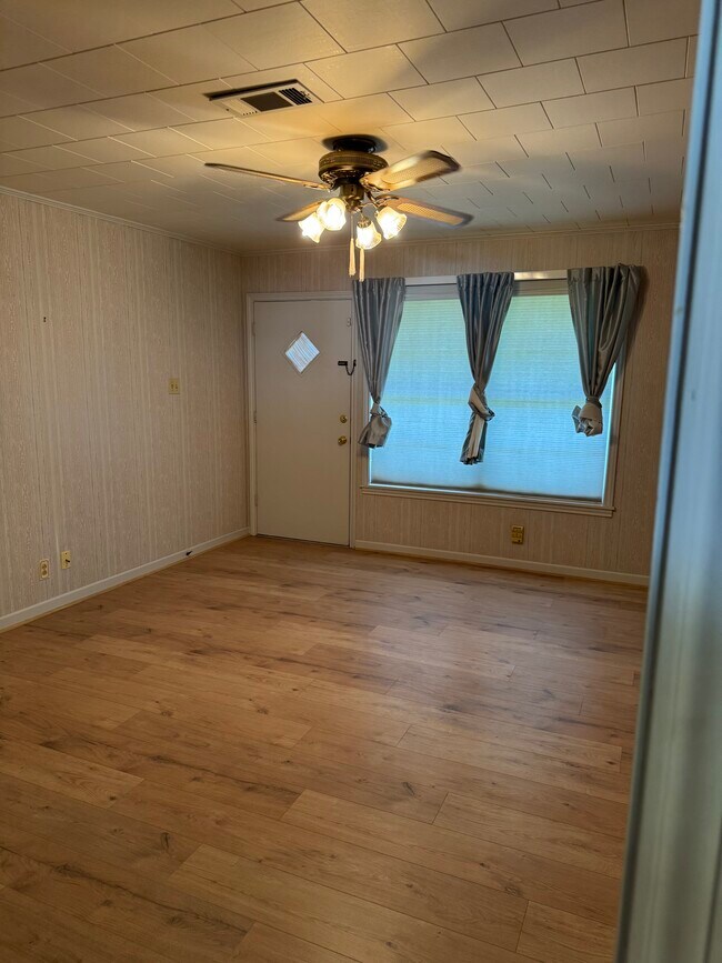 Foto del edificio - 551 E 17th St