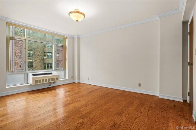 Foto del edificio - 3511 Cambridge Ave