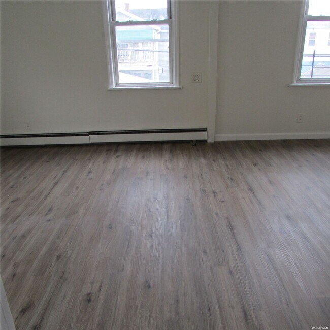 Foto del edificio - 93-15 202nd St