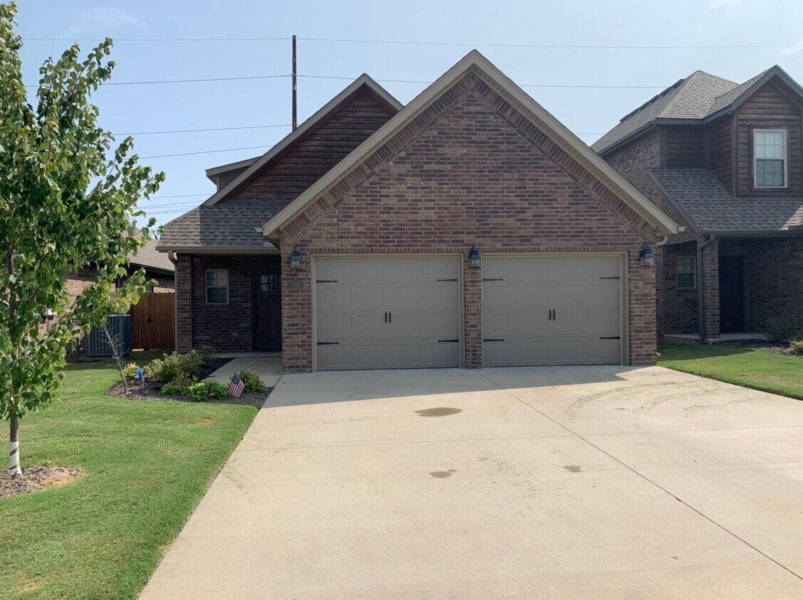 Primary Photo - 1709 SW Stonegrove Rd