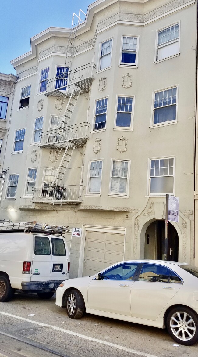 Building Photo - 1075 Washington St