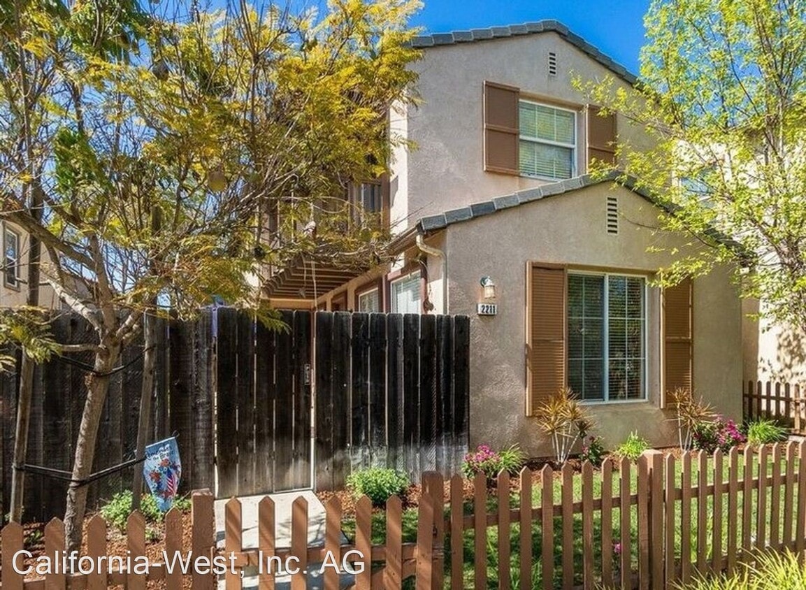 Building Photo - 3 br, 2.5 bath House - 2211 Cottage Lane