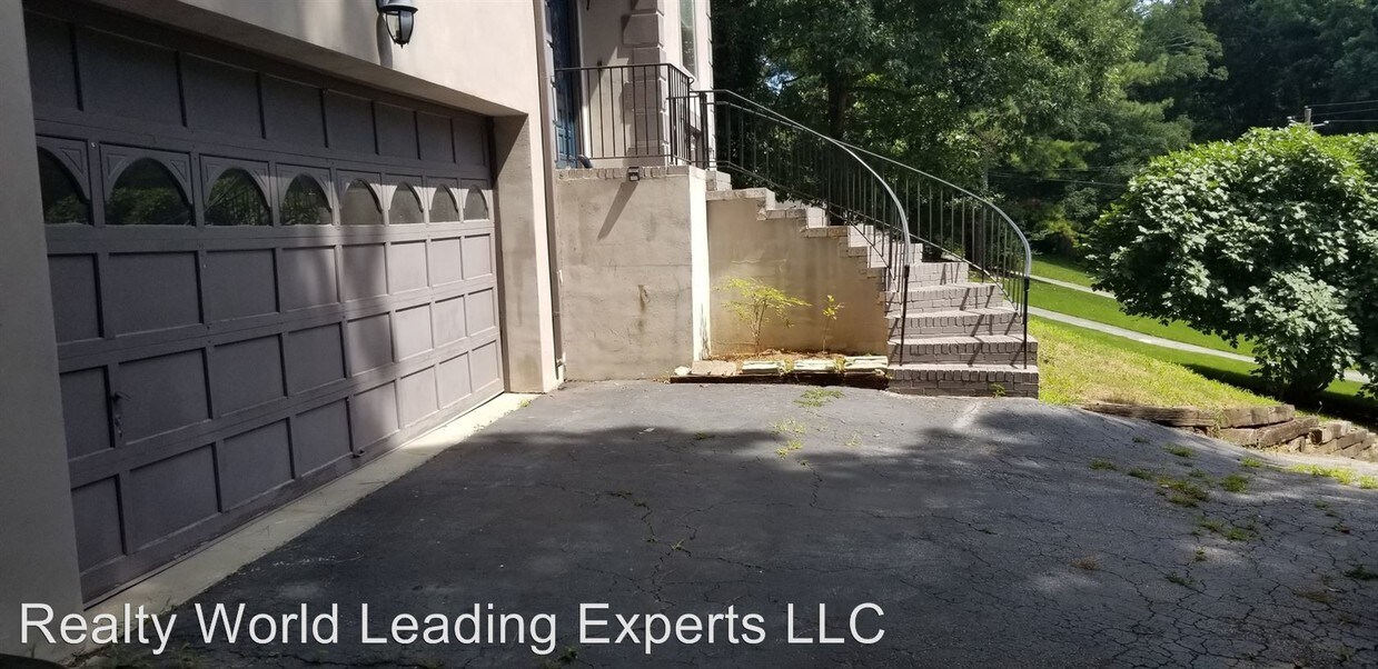 Primary Photo - 4 br, 2.5 bath House - 3386 shorelake dr