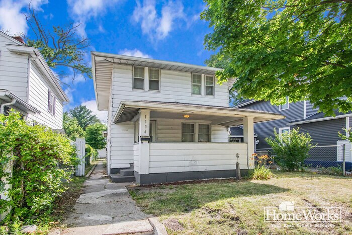 Primary Photo - 1154 Portage Ave