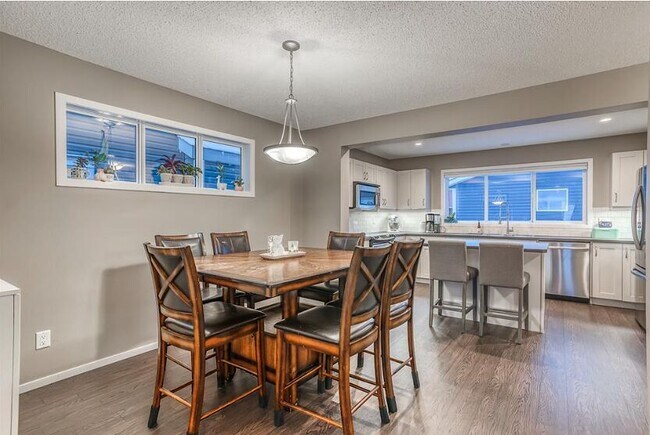 Photo du bâtiment - Beautiful 4 Bd/3/5 Bath Home, with Ovrszd ...