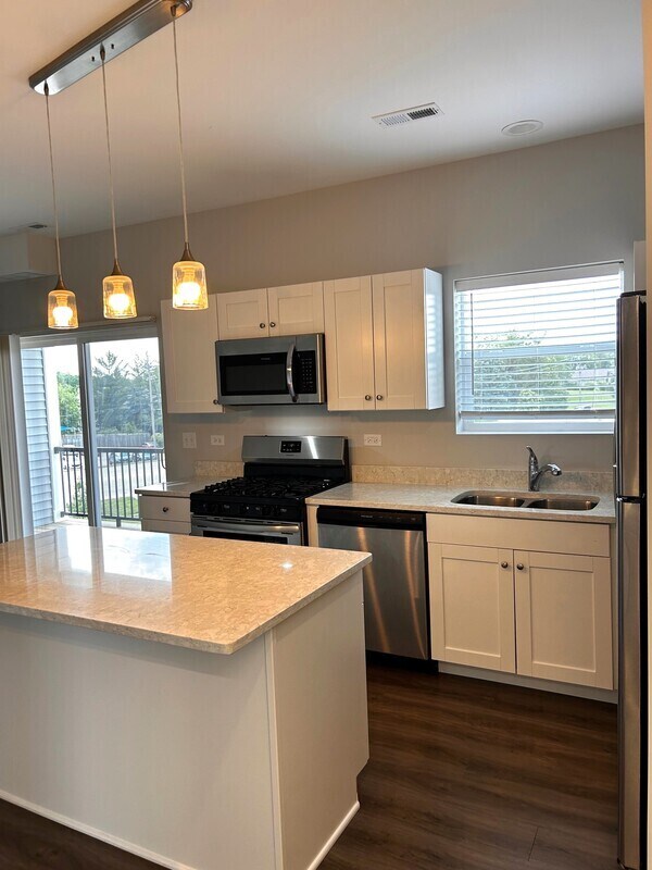 Foto del edificio - 855 E Main St Unit 3C