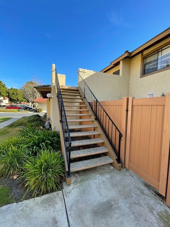 Foto del edificio - Updated Parkside Condo with Large Deck!