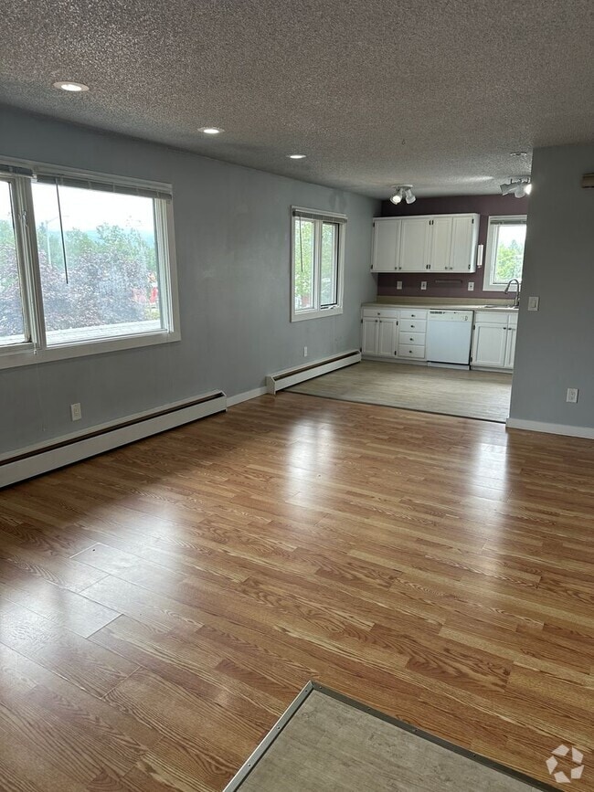 Building Photo - 821 E 46th Ct