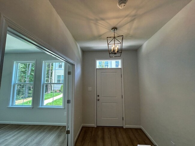 Building Photo - Luxury End-Unit Townhome with 2-Car Garage, Deck & Bonus Room – Available June 5!