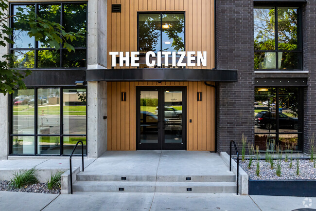 Entrada al edificio - The Citizen