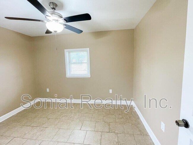 Building Photo - 4921 Kendall Dr