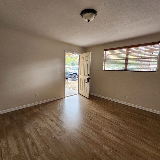 Building Photo - Ranch Home in Lake City 3 bed 1 bath with ...