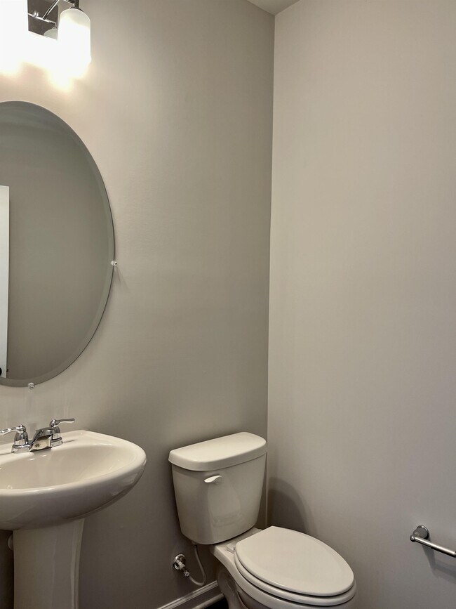 Building Photo - 5899 Wheeler Ridge Rd