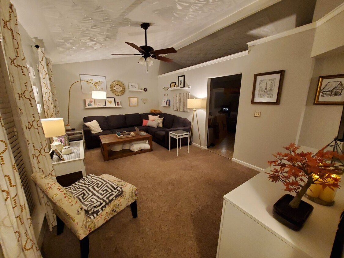 Beautiful Brick Ranch Home Located in Spring Falls Neighborhood - Beautiful Brick Ranch Home  Located in Spring Falls Neighborhood