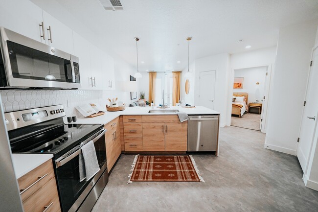 Kitchen - Regius Square Apartments