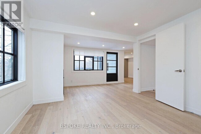 Building Photo - 462 Kingston Rd