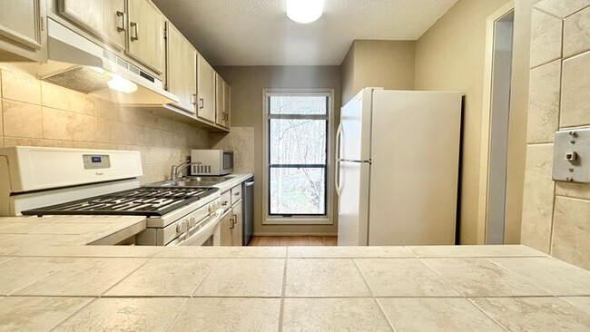 Building Photo - Hidden Gem! "Vinings Run" 2 Bed - 1 Bath C...