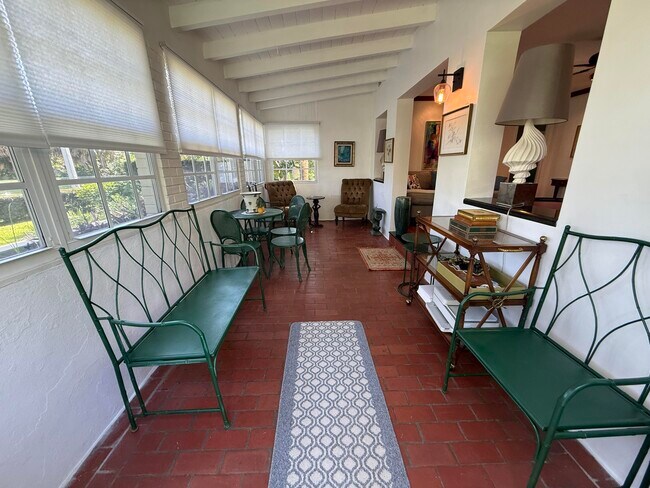 Foto del edificio - 1219 N Lakeside Dr