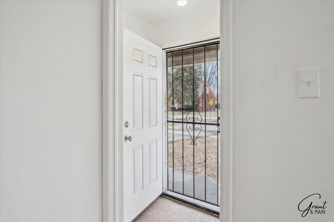 Foto del edificio - $1,250 - Charming 3 Bedroom Bungalow - Det...