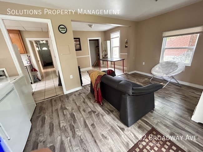 Building Photo - **Rooms Available Less Than 1 Block From Campus**