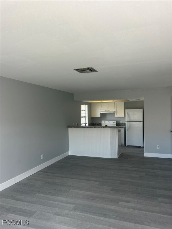 Building Photo - 2829 Santa Barbara Blvd