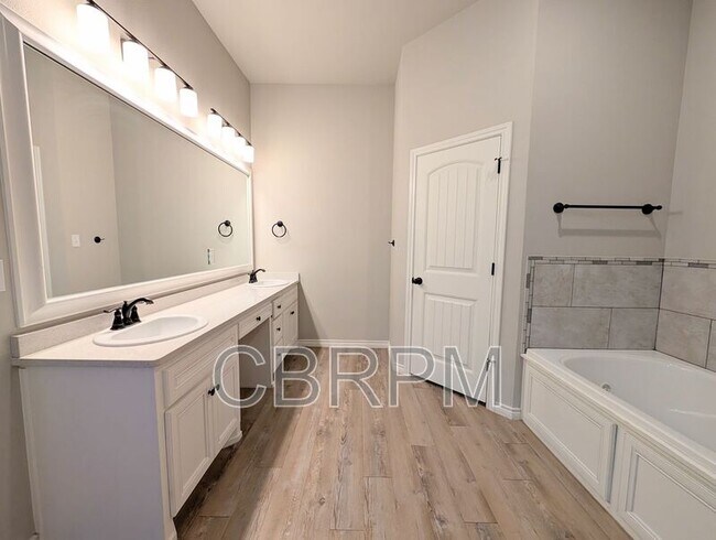 Foto del edificio - 9609 Hyden Ave