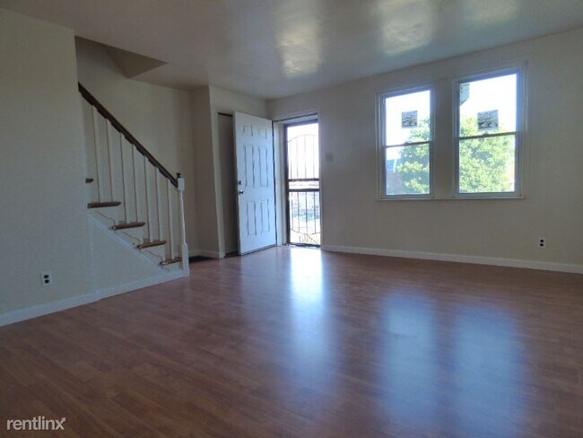 Foto del edificio - 3 br, 1.5 bath Townhome - 6310 Algard St