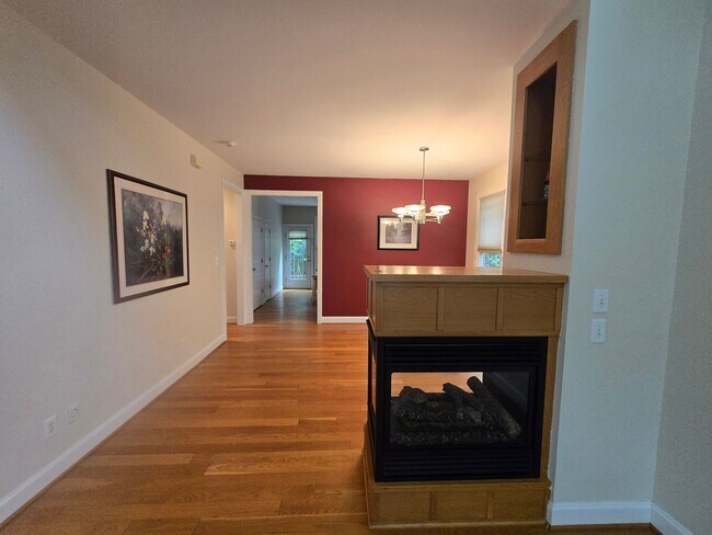 Foto del edificio - Stylish 3BR, 3BA Townhouse – Prime Location Near Durham & Chapel Hill!
