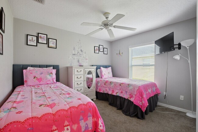 Foto del edificio - 661 Sandy Ridge Dr