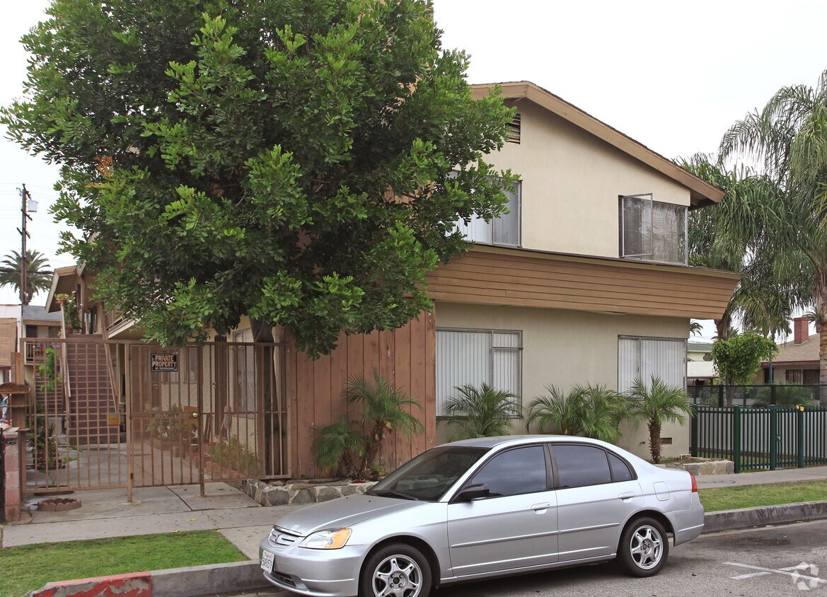 Building Photo - 6422 Seville Ave