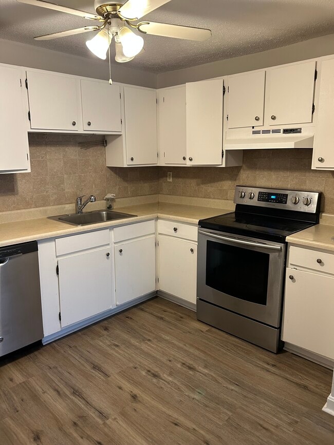 Foto del edificio - 1495 Bodwell Rd