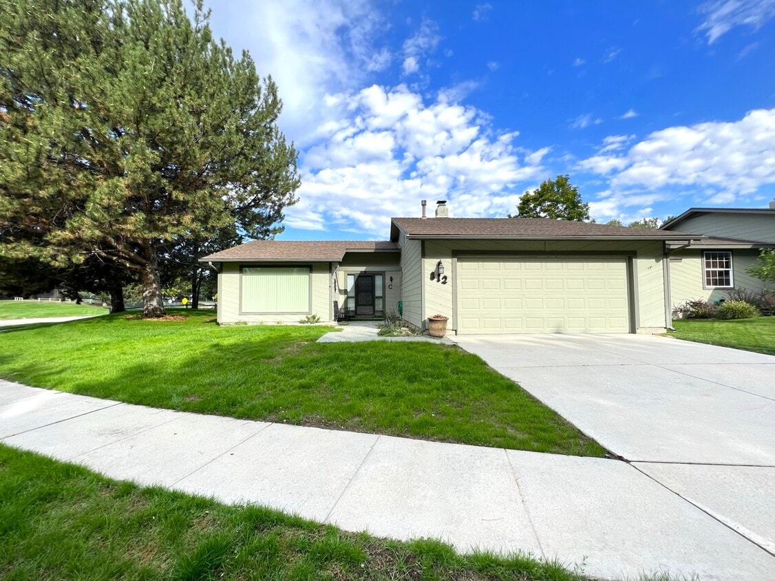 812 N Eagle Hills Way, Eagle, ID 83616 Townhome Rentals in Eagle ID