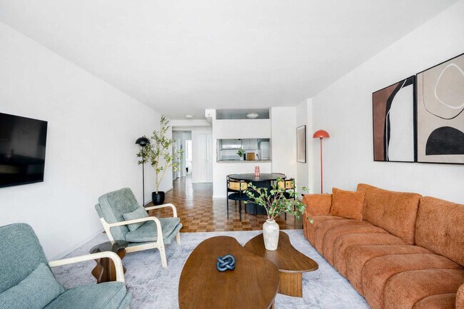 Foto del edificio - 350 W 43rd St