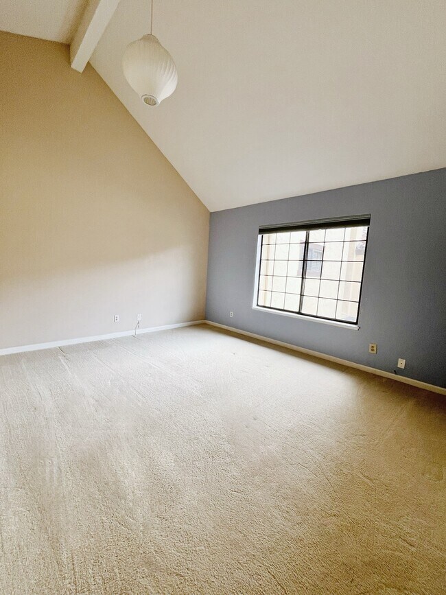Building Photo - 14011 Seagate Dr