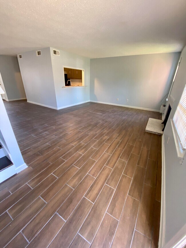 Large Living Room - 5434 Gatehouse Dr