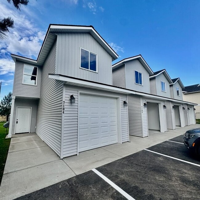Building Photo - Brand new Townhome in heart of Rathdrum
