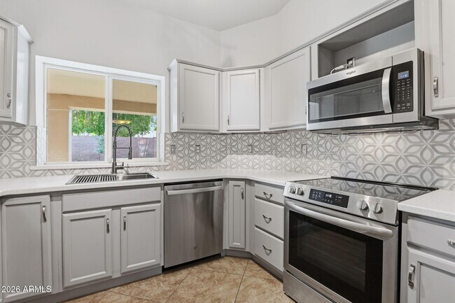 Foto del edificio - 2537 E Lupine Ave