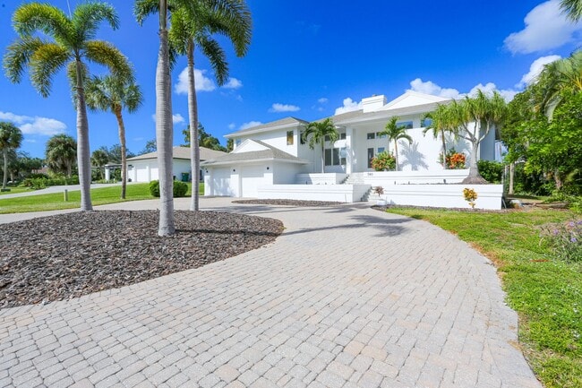Building Photo - ***GULF ACCESS/BOAT DOCK**SHORT TERM/SEASO...