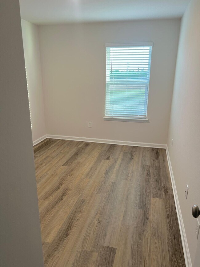 Building Photo - 1736 Jakes Dr