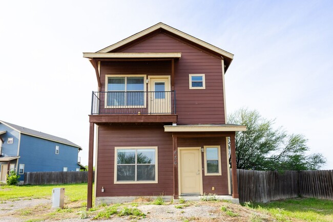 Building Photo - Ranch Style housing near the outlet malls ...