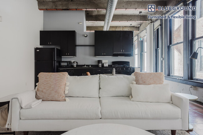 Foto del edificio - 408 S Spring St