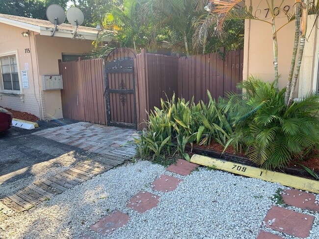 Photo - 715 SW 14 Ave Apartment