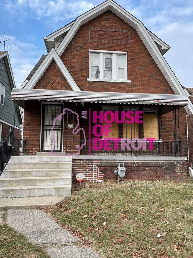 Primary Photo - 5 BEDROOM | 2 BATH | FREE PRESCREEN