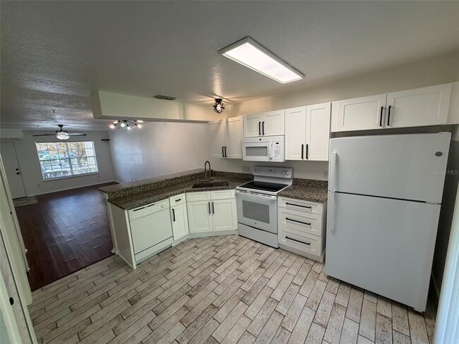 Building Photo - 121 Reserve Cir