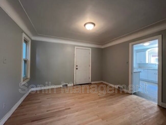 Building Photo - 5106 Buckingham