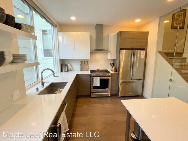Building Photo - 3 br, 2 bath House - 108 22nd Ave S