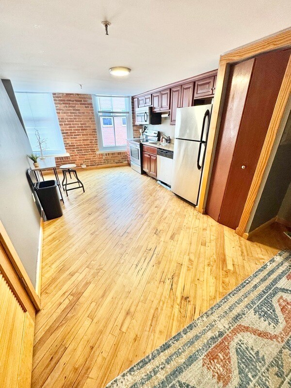 Building Photo - 114 Virginia St