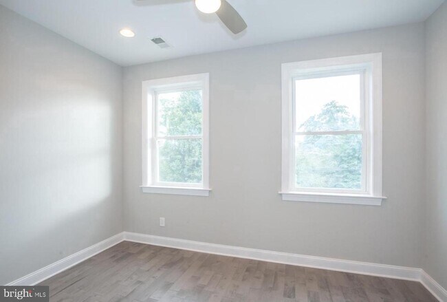 Foto del edificio - 2440 W Jefferson St