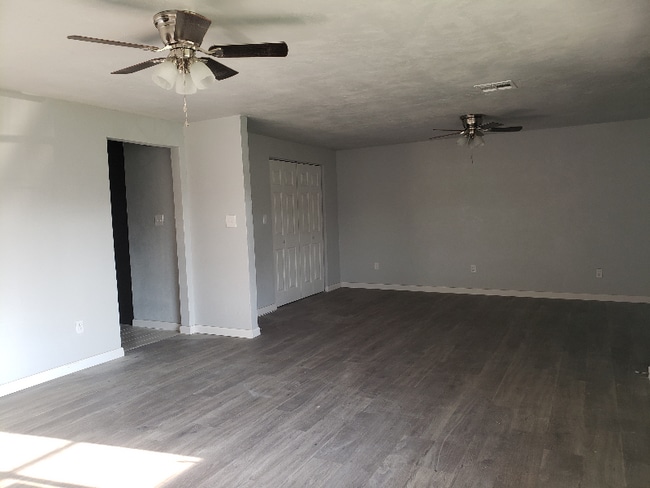 Building Photo - 1001 Bell Dr
