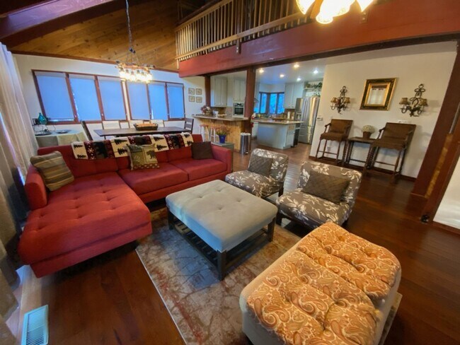 Building Photo - Spacious Home in Big Bear Lake with Garage